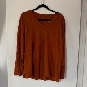 Ava & Viv Long Sleeve V-Neck Top in Rust